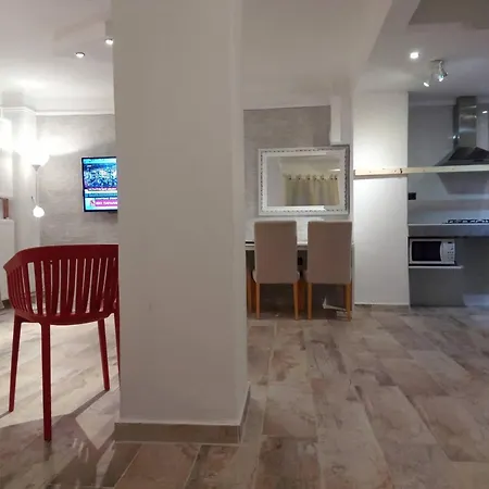 Center With Private Yard D11 Apartment
