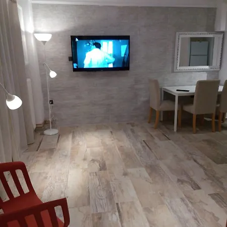 Apartment Center With Private Yard Yr11 Thessaloniki