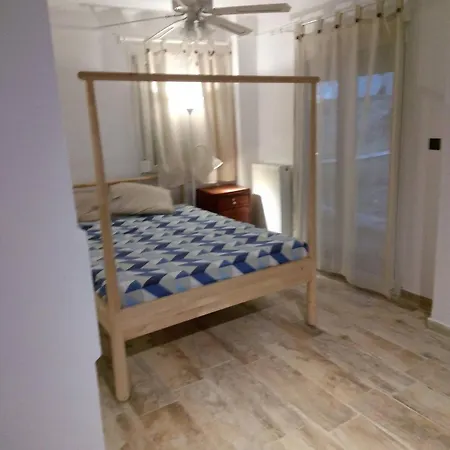 Apartment Center With Private Yard Yr11 Thessaloniki