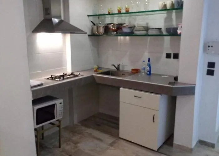 Apartment Center With Private Yard Yr11 *