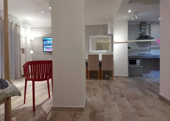 Center With Private Yard Yr11 Apartment