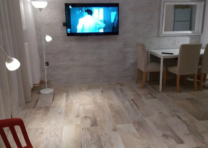 Apartment Center With Private Yard Yr11 Thessaloniki