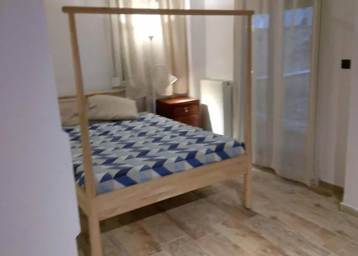 Apartment Center With Private Yard Yr11 Thessaloniki